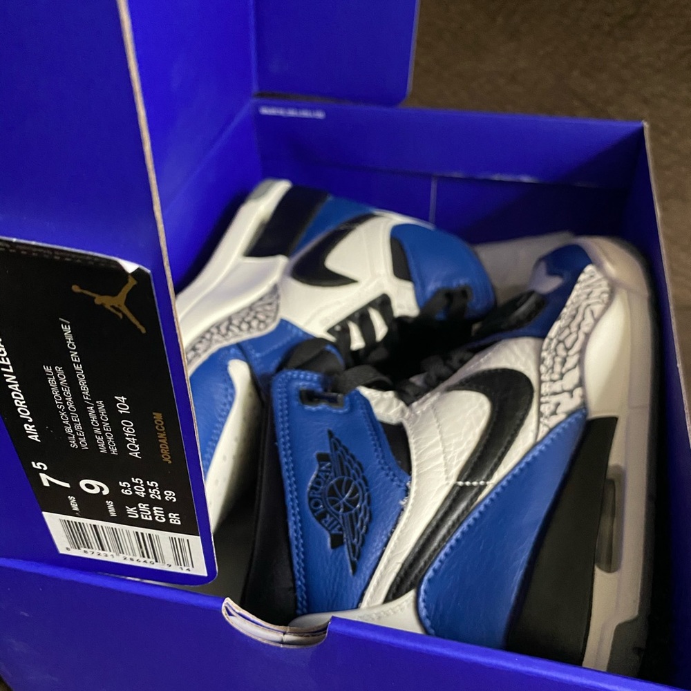 Bundle of shoes